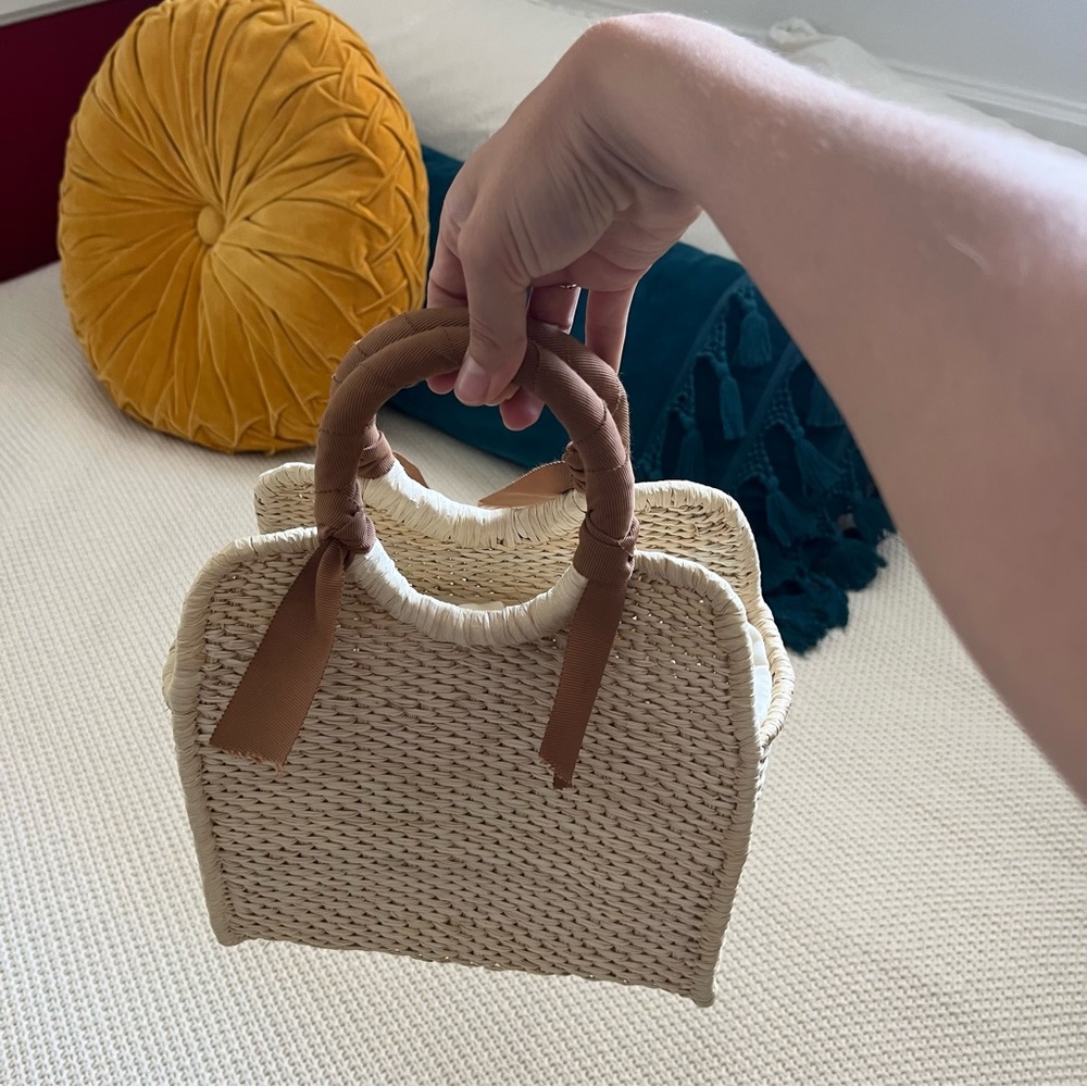 Wicker hand bag